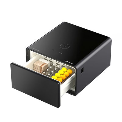 Sala de estar de estilo nórdico moderno con carga inalámbrica y mesa lateral inteligente con parámetros USB